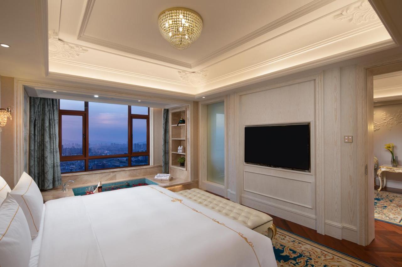 Wyndham Grand Kunming East Hotel Exterior photo
