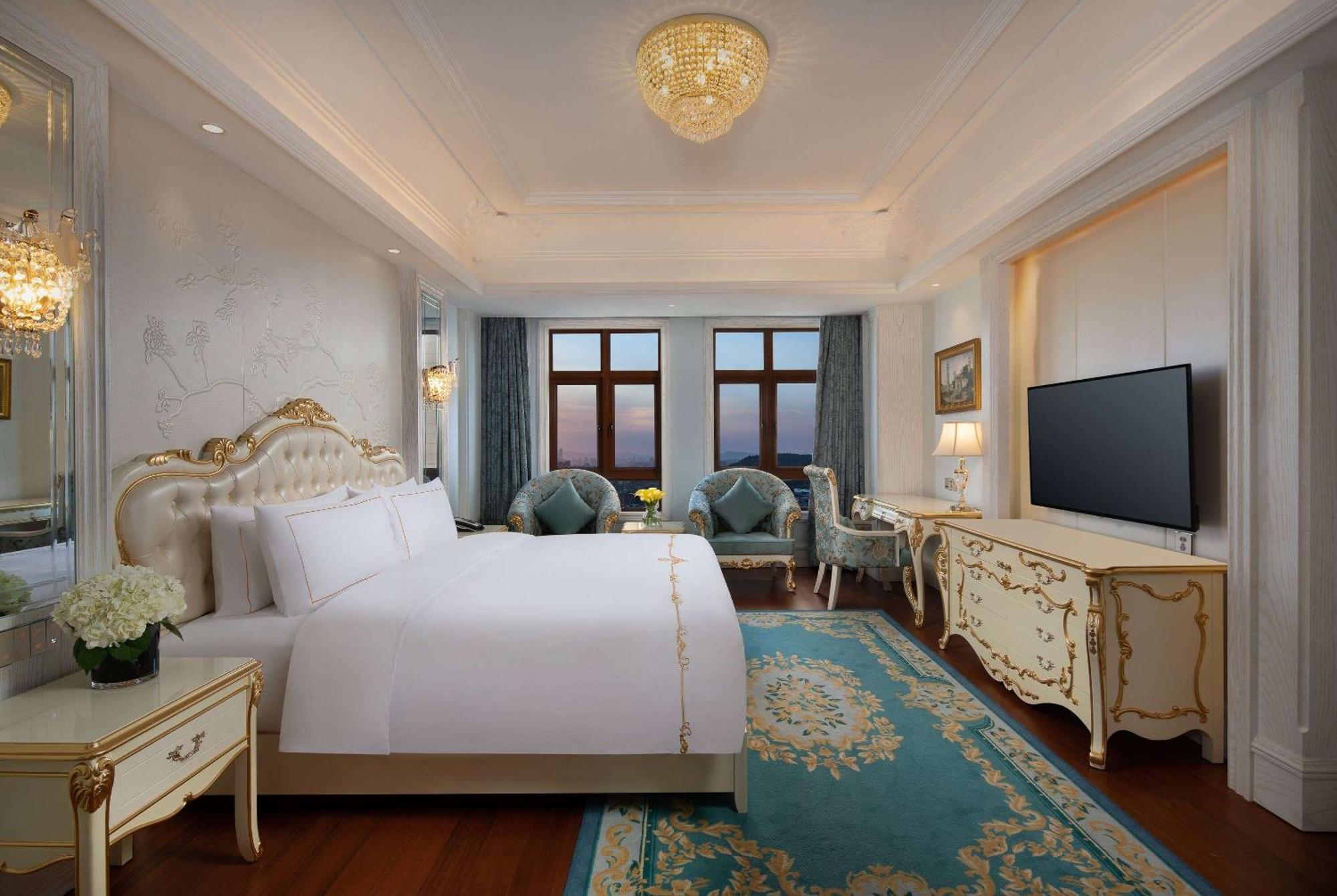 Wyndham Grand Kunming East Hotel Exterior photo
